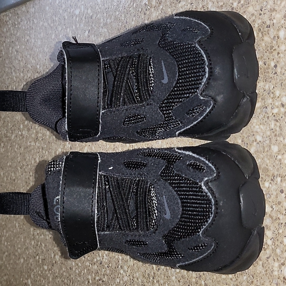Nike Air max 70 sneakers. Worn a handful of times. Size 5c